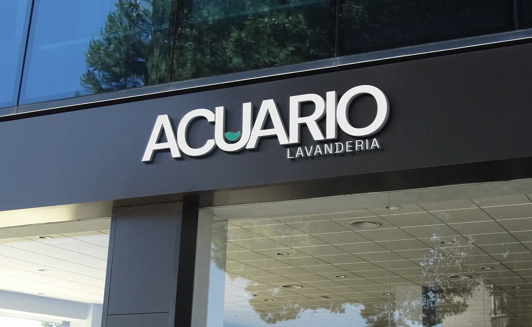 Branding de Acuario Lavandería con identidad visual limpia y enfoque cotidiano