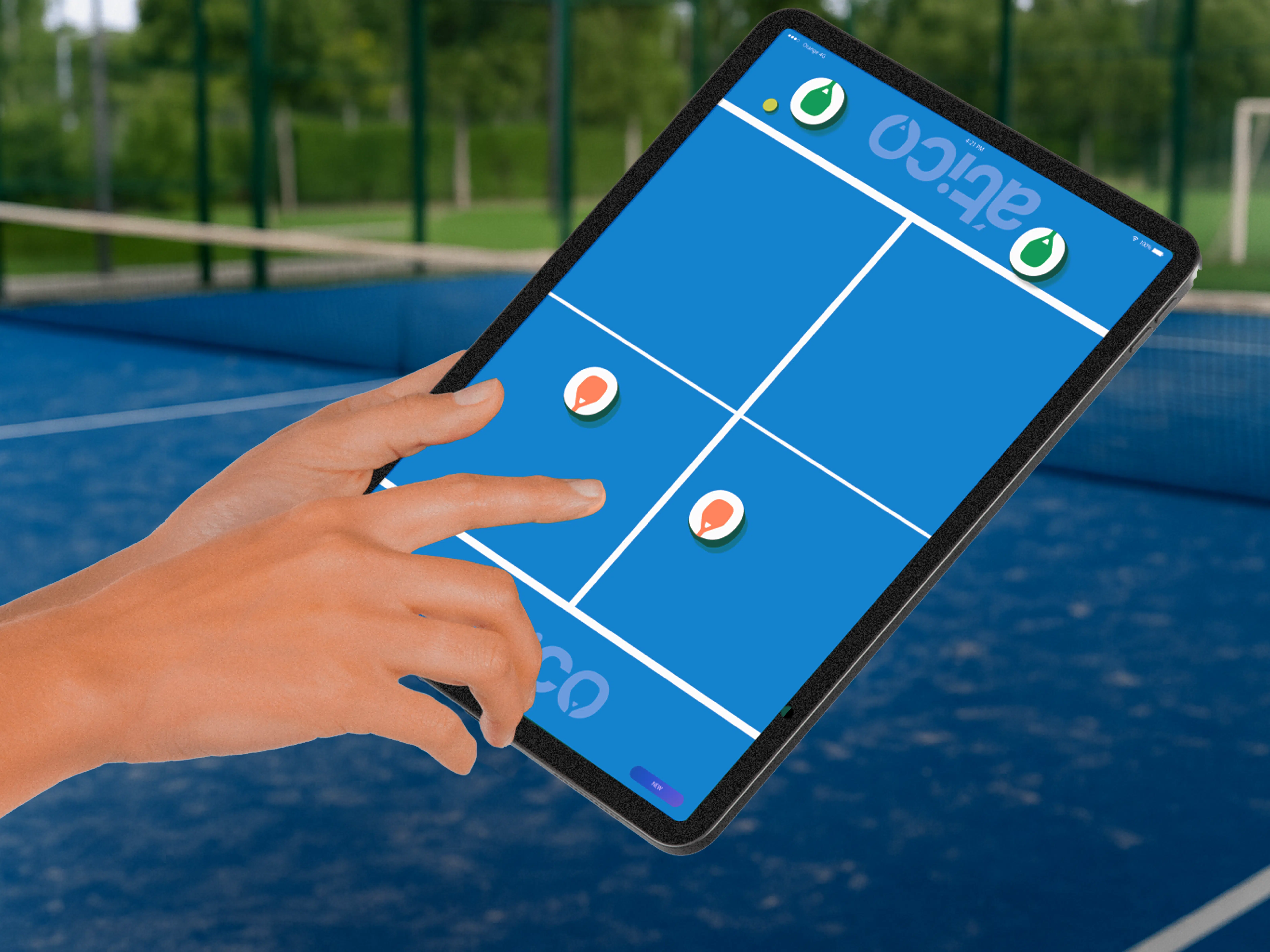 Aplicaciones de la marca Ático Pádel Club en distintos soportes y merchandising