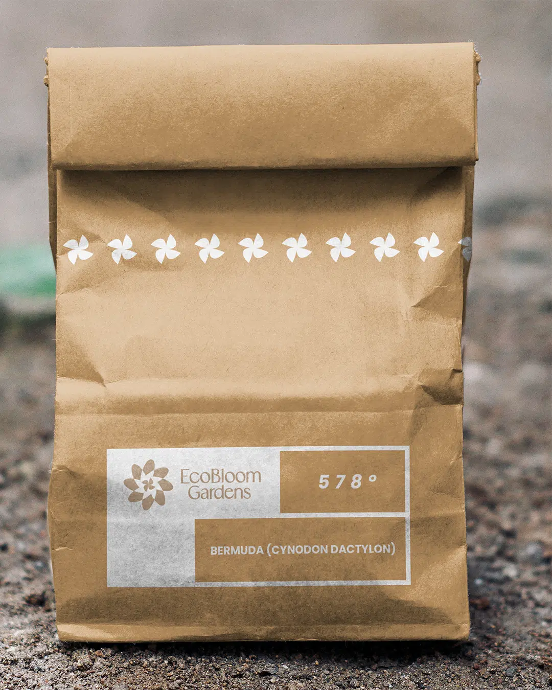 Sistema completo de identidad visual de EcoBloom Gardens con logotipo y paleta de colores